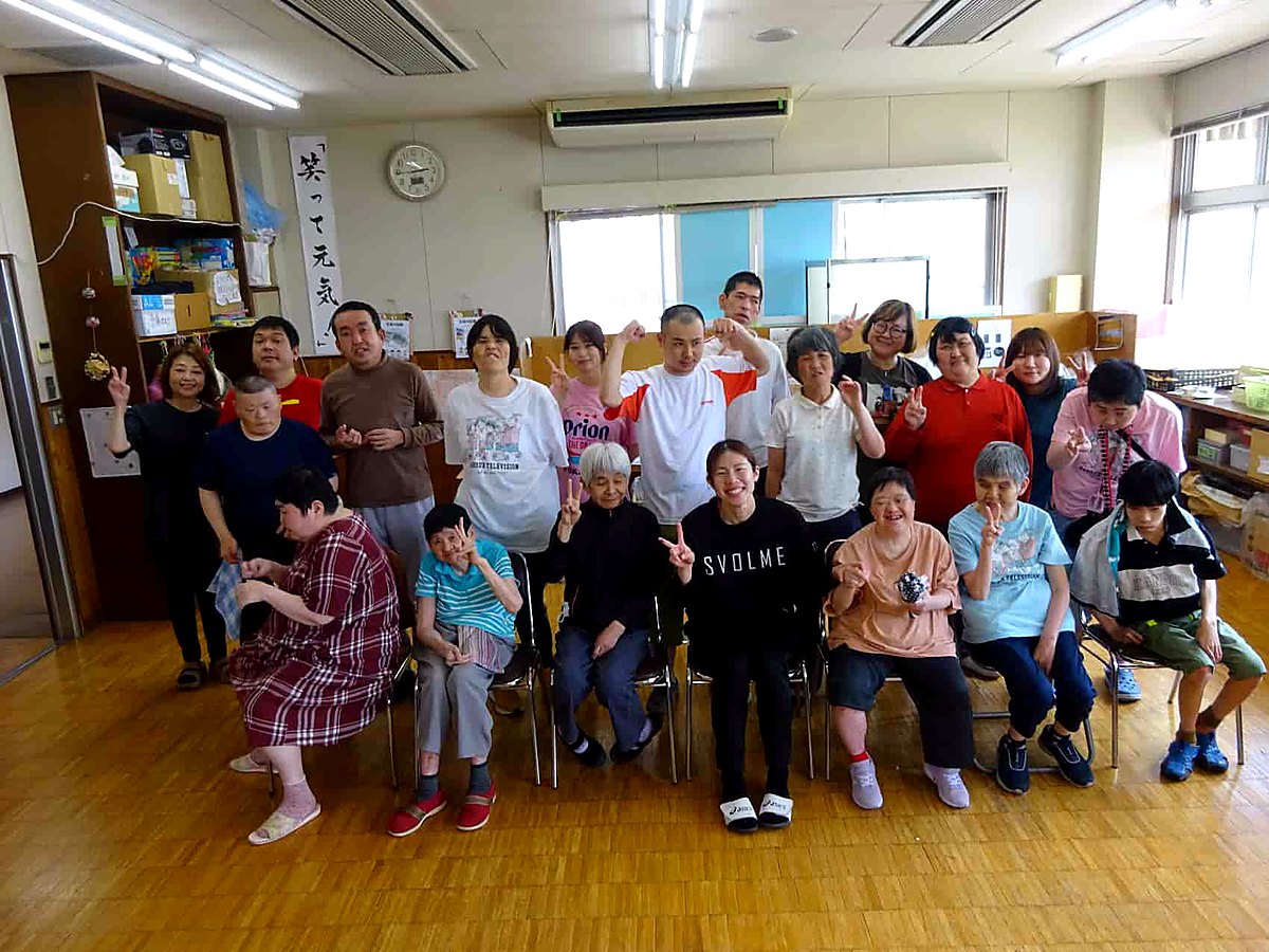 もくせい学園の職員と利用者